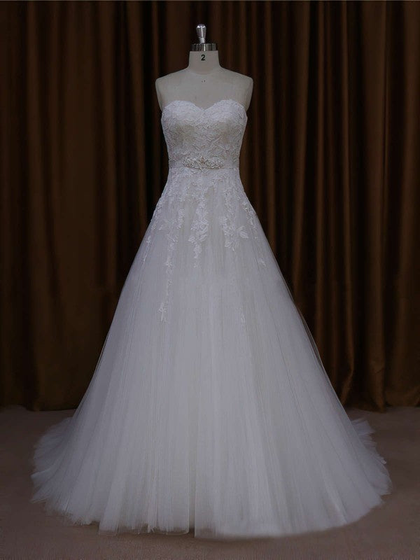 Stunning Ball Gown Strapless Sweetheart Tulle Lace Court Train Wedding Dresses with Sash