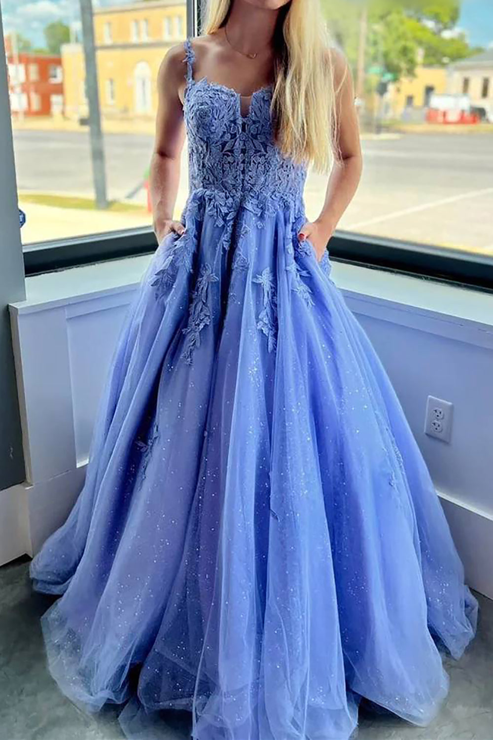 Elegant Blue A-Line Prom Dress with Spaghetti Straps and Appliques