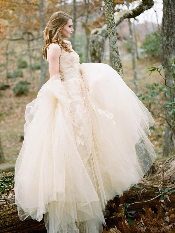 Gorgeous Ball Gown Sleeveless Lace Wedding Dresses with Ribbon