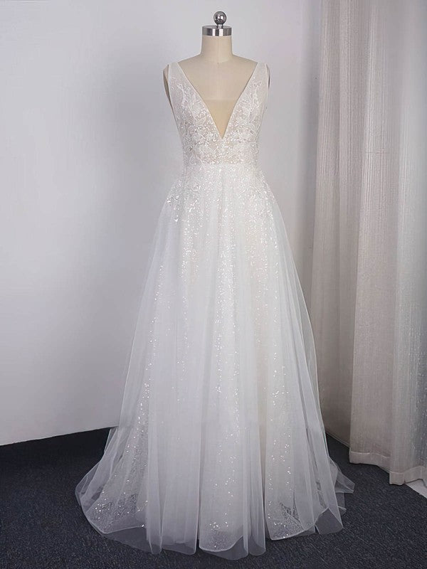 Fashionable Sweep Train Deep V-Neck Tulle Ball Gown Lace Wedding Dresses with Appliques