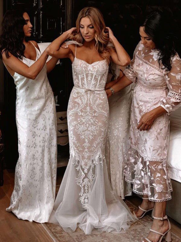 Gorgeous Trumpet V-Neck Sleeveless Lace Tulle Court Train Wedding Dresses with Appliques