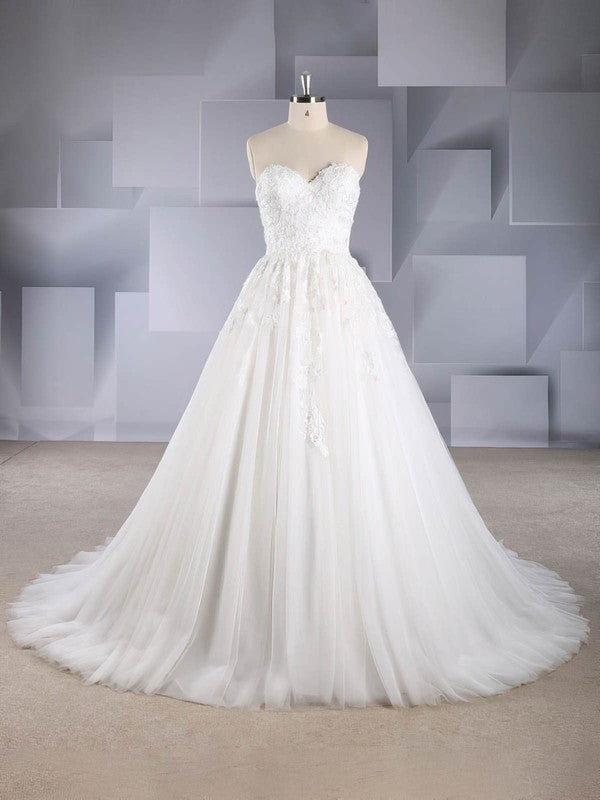Exquisite Sweetheart Strapless Ball Gown Tulle Sweep Train Wedding Dresses