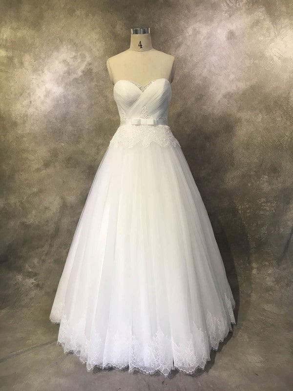 Elegant Ball Gown Sweetheart Tulle Floor-Length Wedding Dresses with Sash