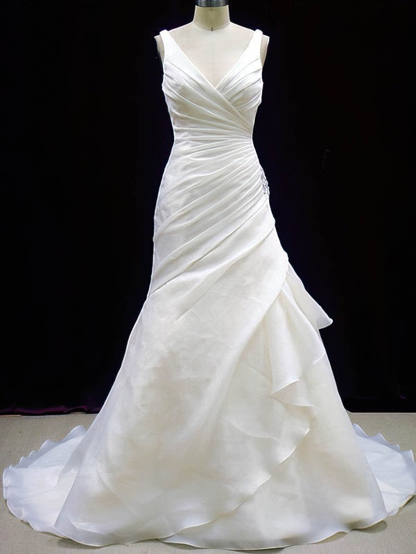 Fashionable Organza Ruffles V-Neck Sleeveless Sheath Wedding Dresses with Court Train