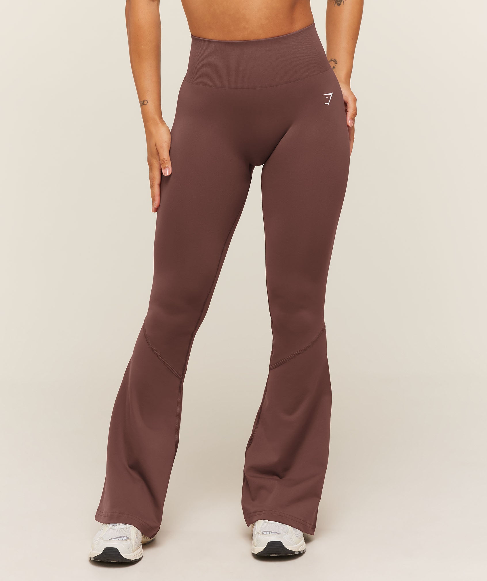 Gymshark Everyday Seamless Flared Leggings - Espresso Brown