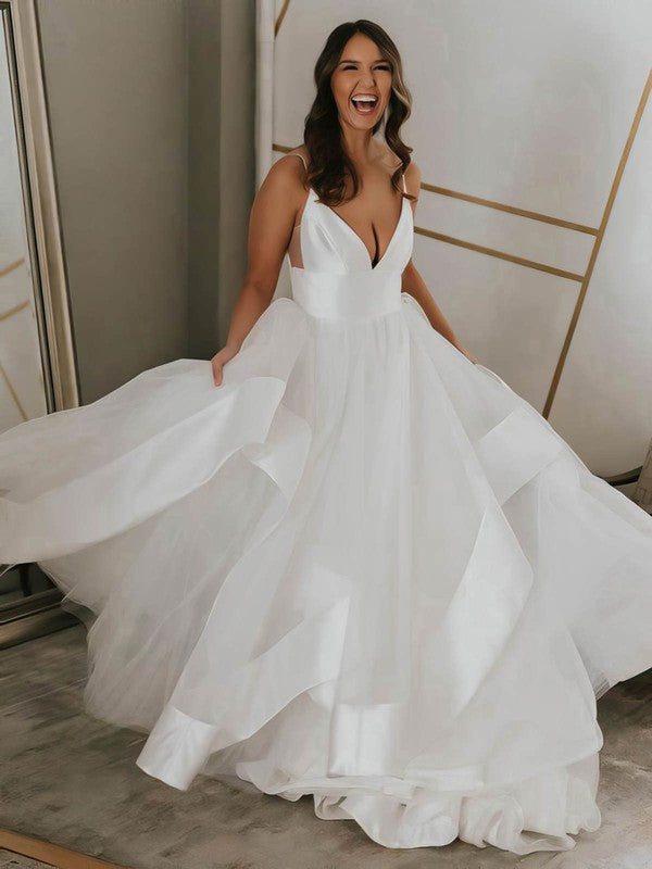 Fabulous Court Train V-Neck Sleeveless Organza Ball Gown Wedding Dresses with Ruffles