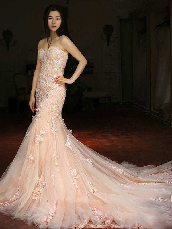 Exquisite Strapless Sweetheart Tulle Lace Trumpet Wedding Dresses with Court Train