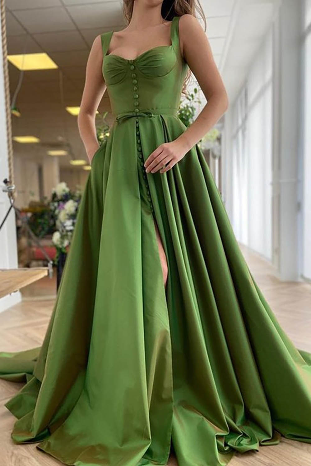 Elegant Green Sweetheart Princess A-Line Prom Gown with Slit