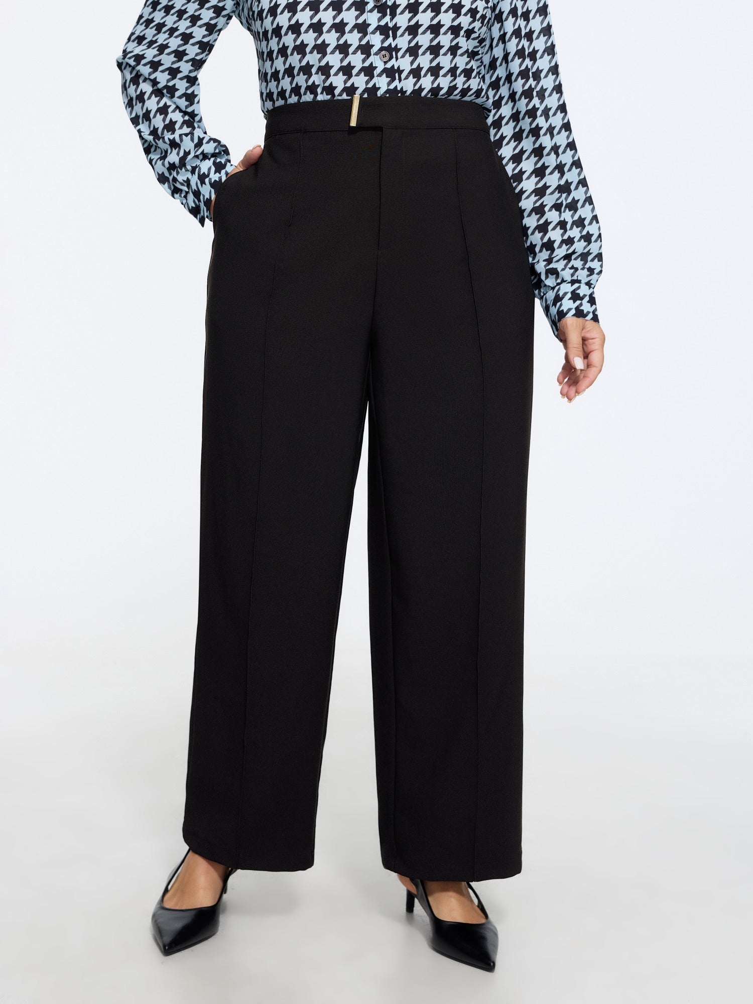 Stretchy Front Pleated Pocket Straight Leg Pants
