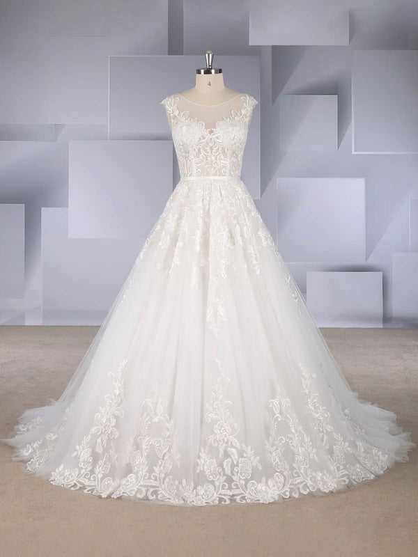 Beautiful Sleeveless Lace Ball Gown Wedding Dresses with Sweep Train