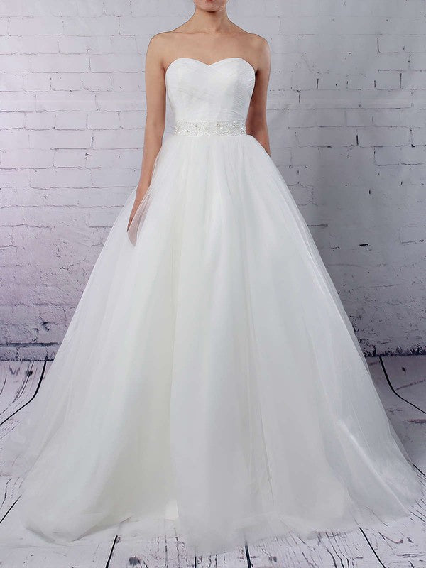 Exquisite Sweetheart Strapless Tulle Sweep Train Wedding Dresses with Sash