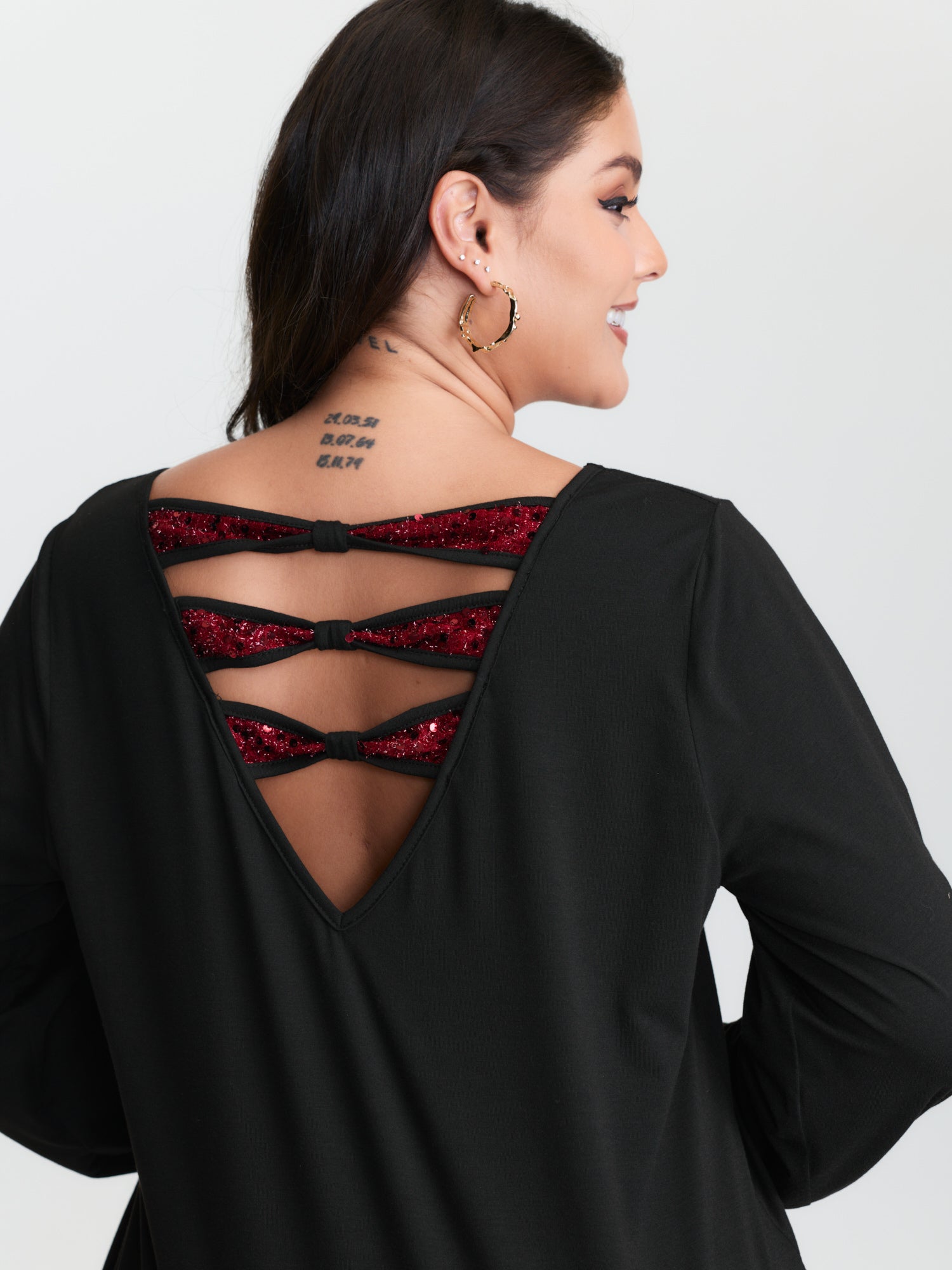 Stretchy Sequin Backless Shirred Cuff T-Shirt