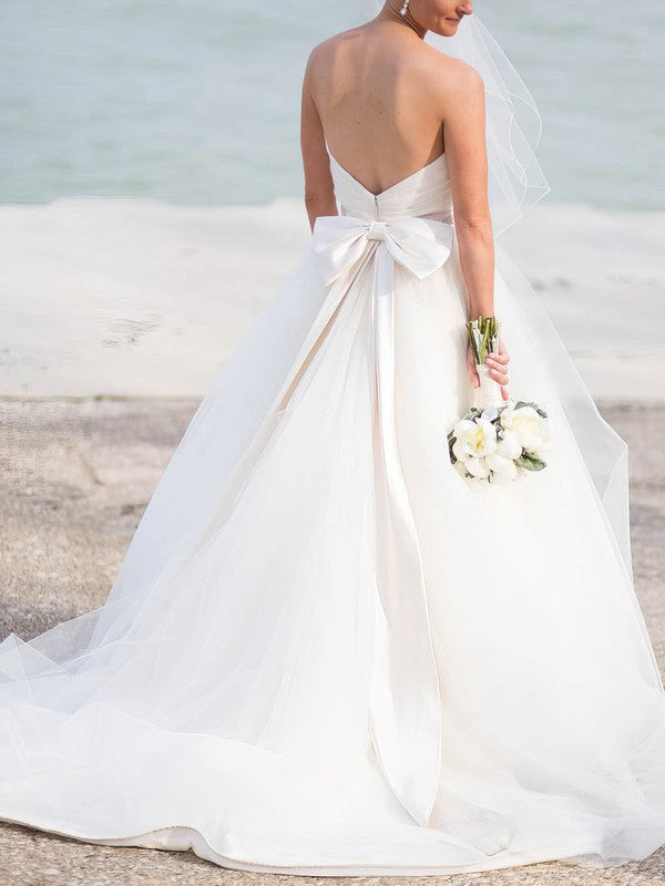 Beautiful Ball Gown Sweetheart Strapless Tulle Court Train Wedding Dresses with Bow