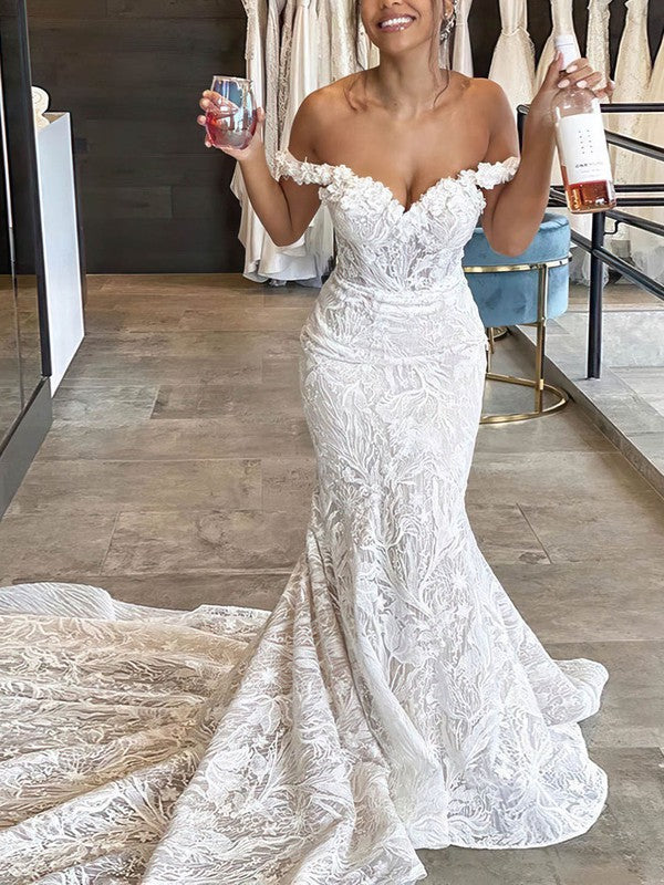 Stunning Off-The-Shoulder V-Neck Trumpet Lace Wedding Dresses with Flowers