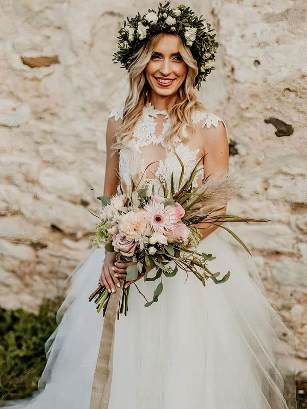 Chic Crew Neck Sleeveless Tulle Lace Sweep Train Wedding Dresses