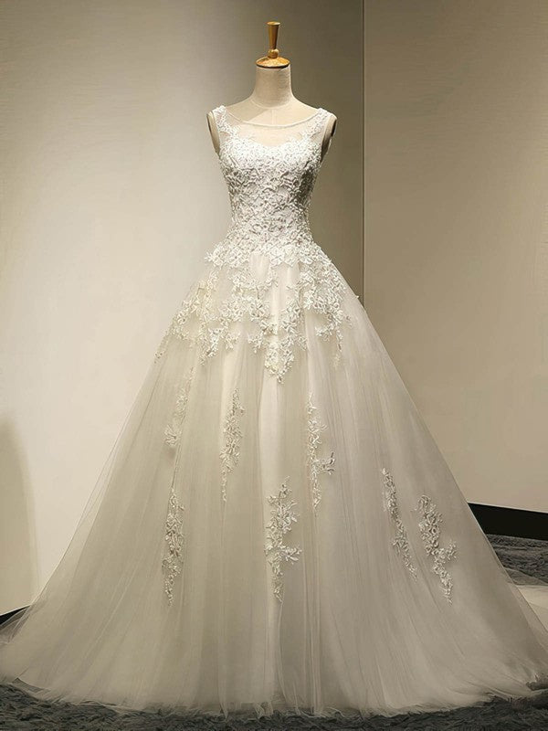 Classic Sleeveless Crew Neck Tulle Court Train Wedding Dresses with Appliques