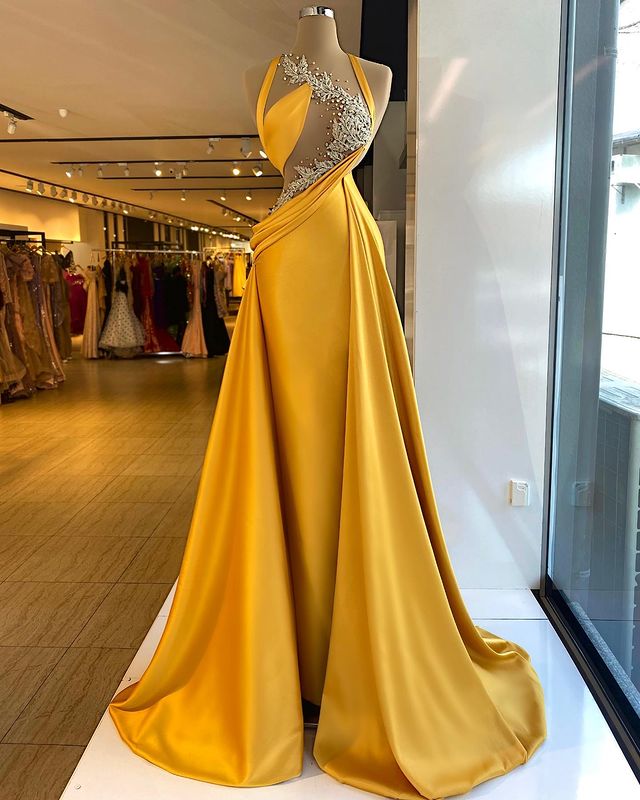 Luxury Golden Halter Mermaid Appliques Evening Dress With Ruffle