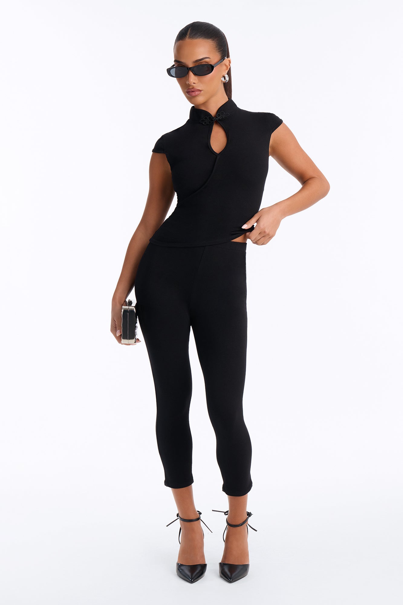 Sara Frog Clasp Capri Set - Black