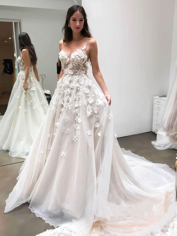 Charming V-Neck Sleeveless Organza Chapel Train Ball Gown Wedding Dresses with Appliques