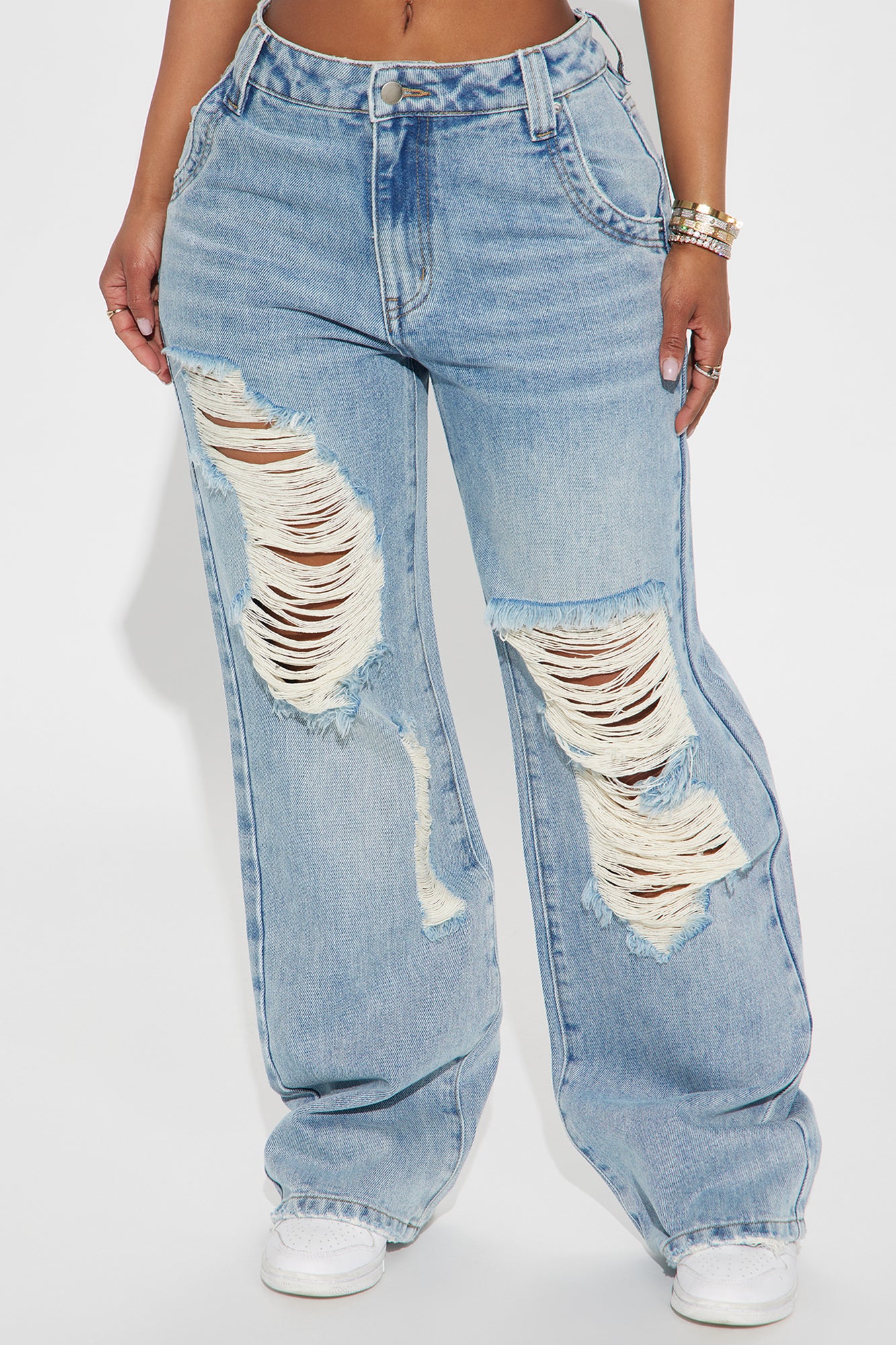 Petite Sticking Around Ripped Straight Leg Jeans - Medium Wash