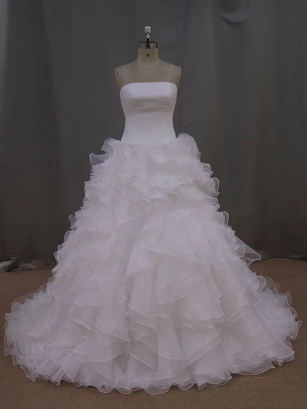 Sexy Tiered Ball Gown Strapless Organza Court Train Wedding Dresses