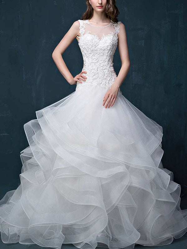 Chic Tiered Organza Court Train Mermaid Lace Wedding Dresses