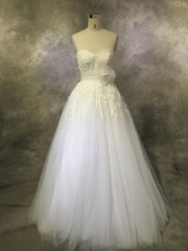 Beautiful Floor-Length Ball Gown Lace Sweetheart Wedding Dresses with Appliques