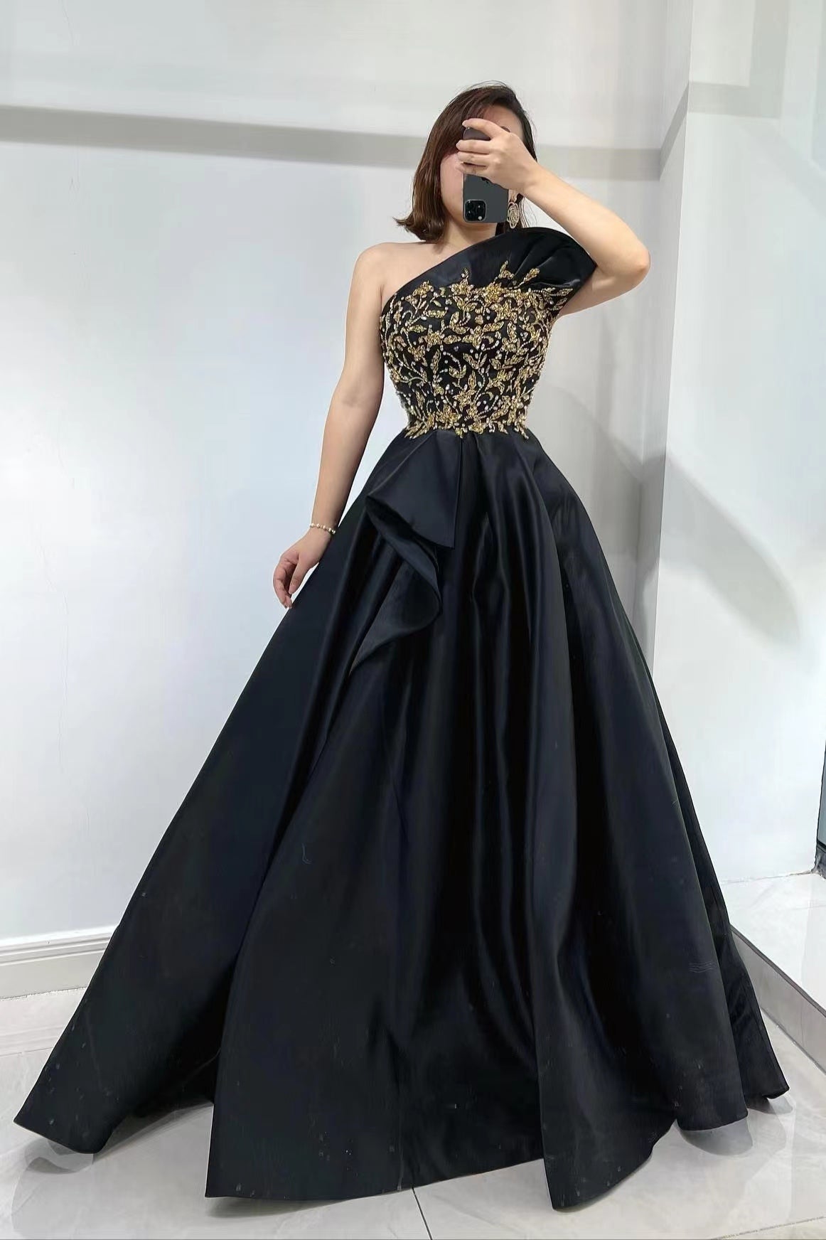 Gorgeous Sleeveless Beadings Black Strapless Evening Dress With One Shoulder Slit