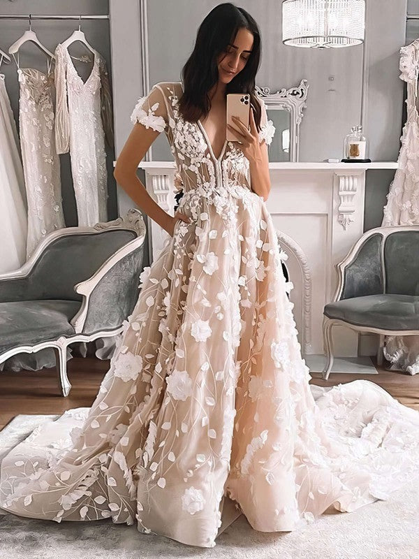 Beautiful V-Neck Short Sleeves Lace Ball Gown Wedding Dresses with Pockets