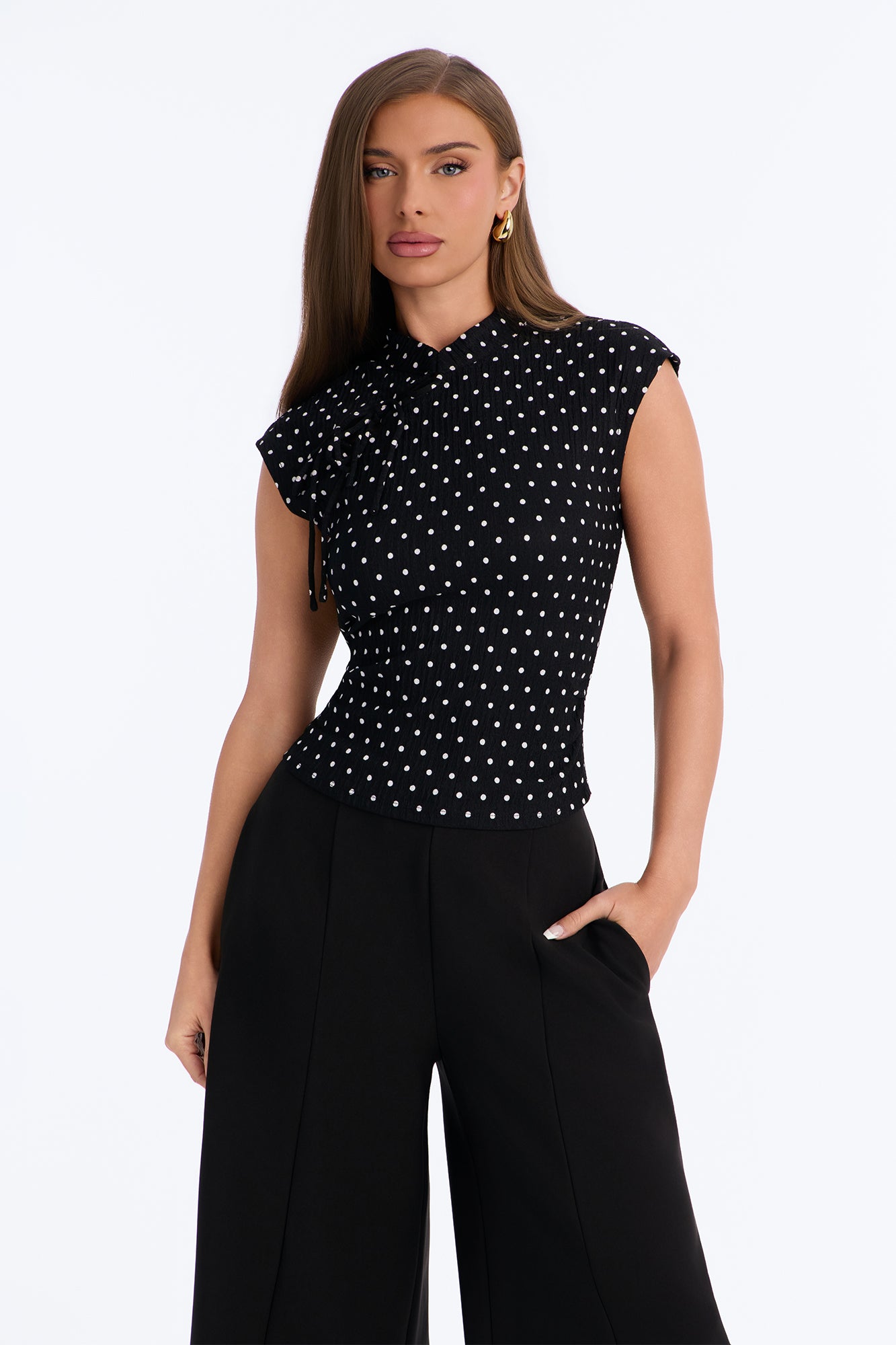 Mina Textured Polka Dot Mock Neck Short Sleeve Top - Black/White