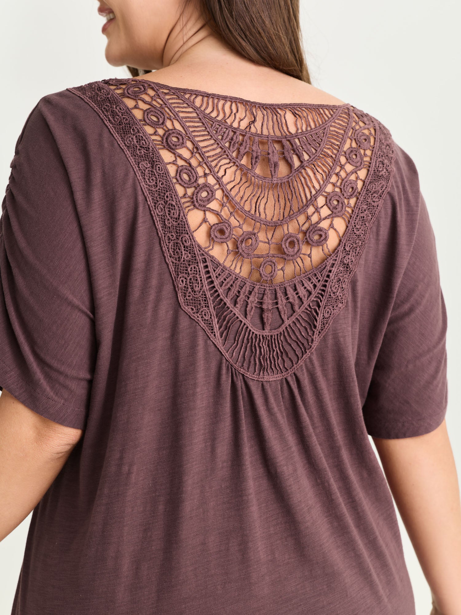 Lace Trim Plain Curvy Hem Knit Top