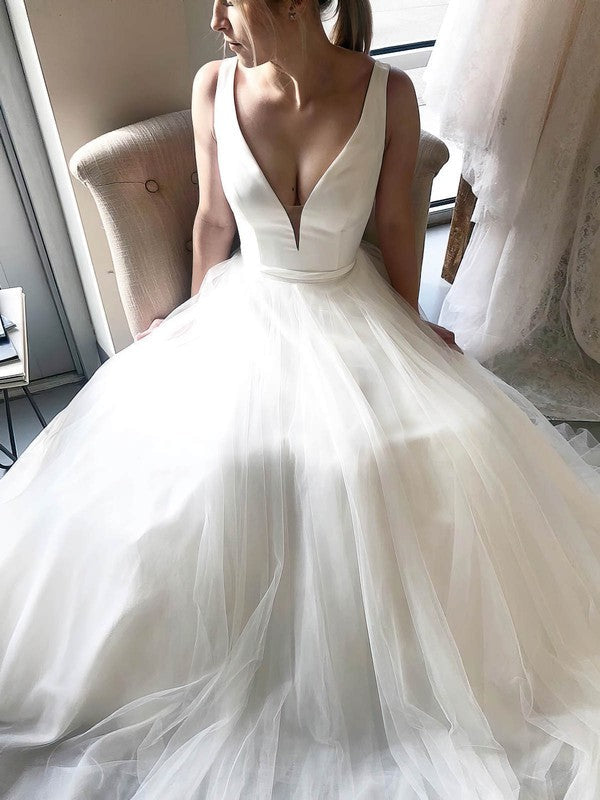Tredny Deep V-Neck Sleeveless Tulle Satin Court Train Wedding Dresses
