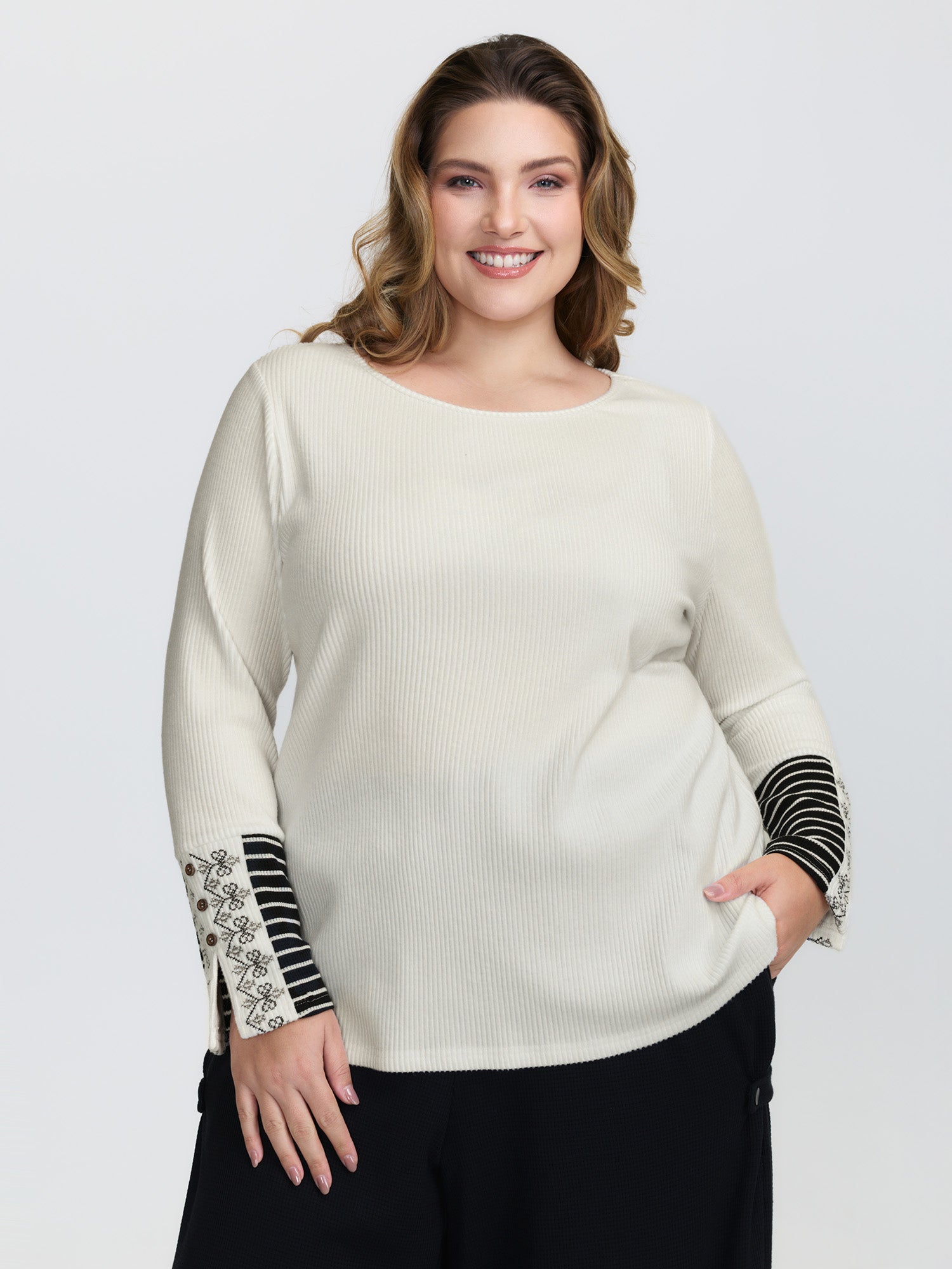 Embroidered Sleeve Color Contrast T-Shirt