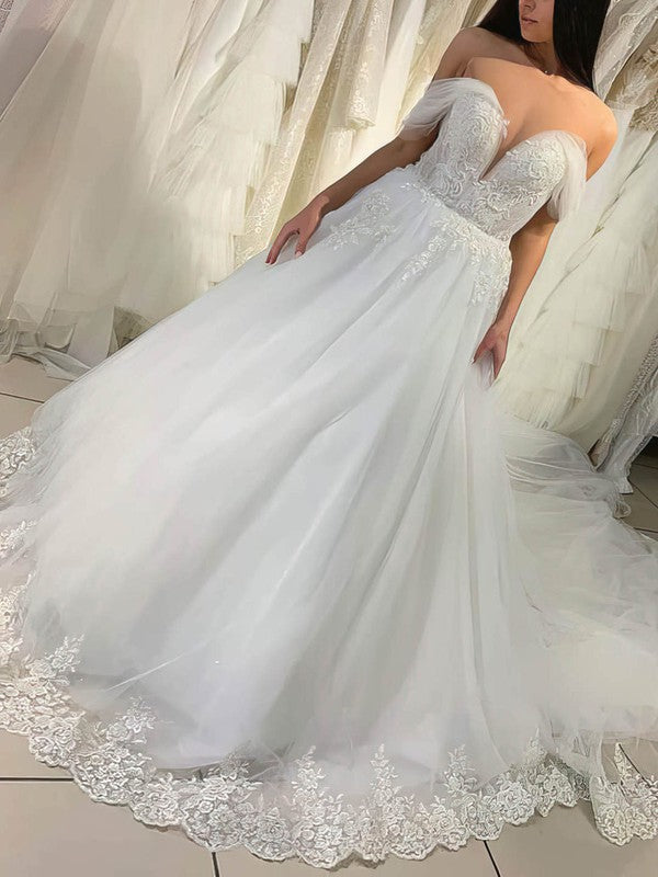 Elegant Off-The-Shoulder V-Neck Tulle Ball Gown Wedding Dresses with Appliques