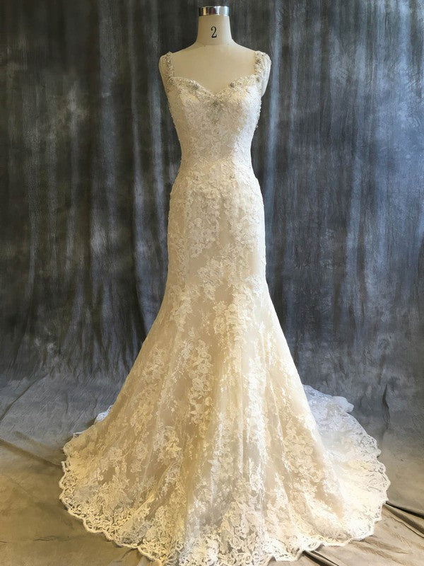 Beautiful Sleeveless V-Neck Trumpet Lace Court Train Wedding Dresses