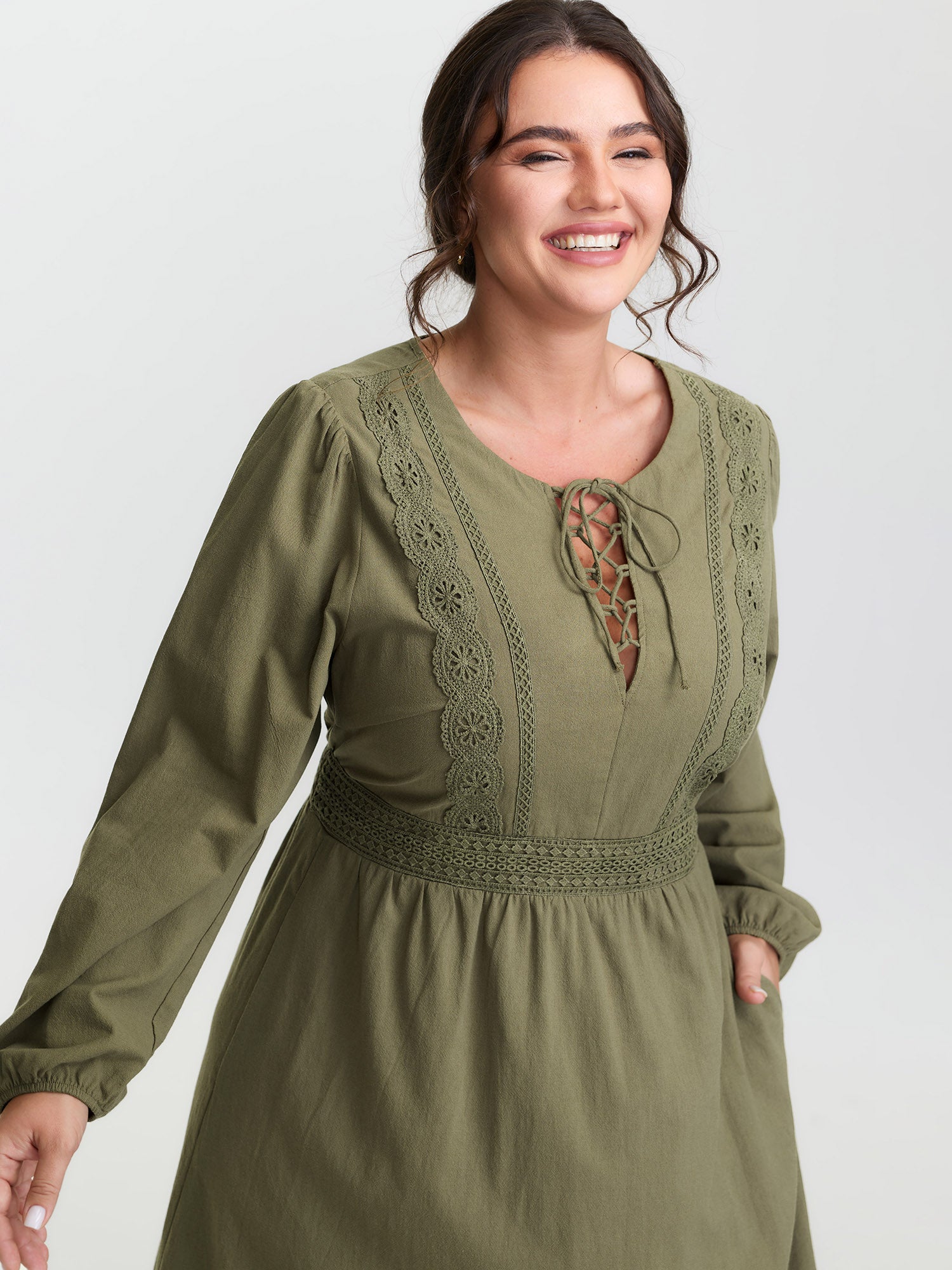 Lace Trim Shirred Back Pockets Midi Dress