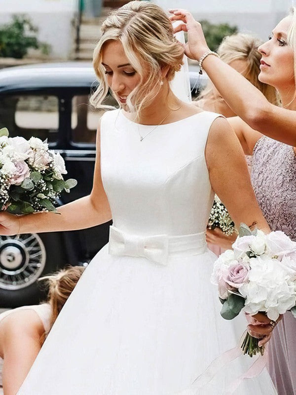 Gorgeous Crew Neck Sleeveless Satin Ball Gown Wedding Dresses with Bow