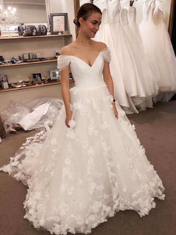 Stunning V-Neck Off-The-Shoulder Tulle Ball Gown Wedding Dresses with Flowers