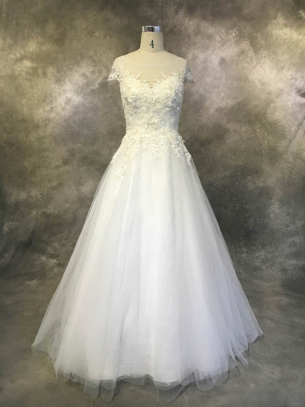 Elegant Crew Neck Backless Tulle Lace Court Train Wedding Dresses