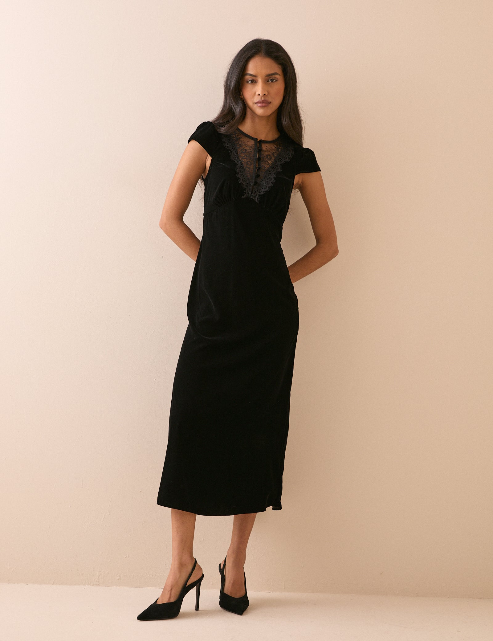Black Cap Sleeve Velvet Gabrielle Midi Dress