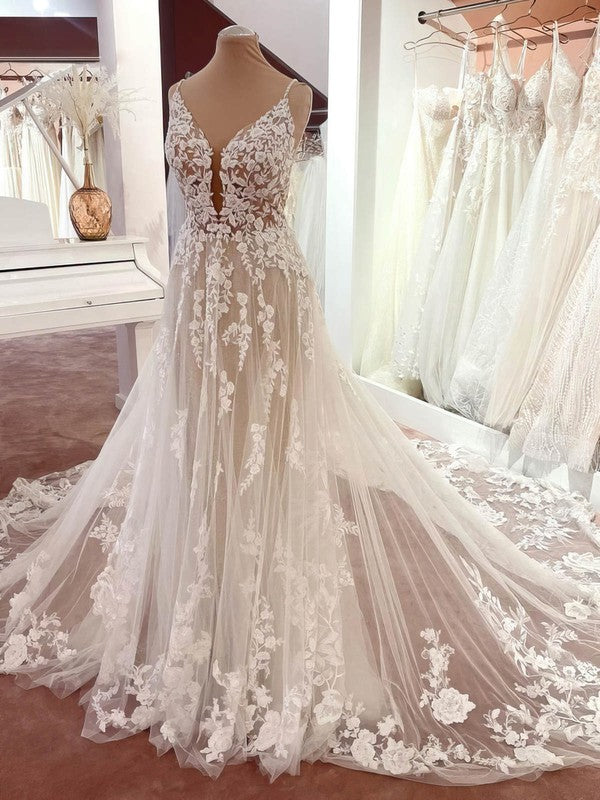 Fashionable V-Neck Spaghetti Straps Tulle Chapel Train Wedding Dresses with Appliques