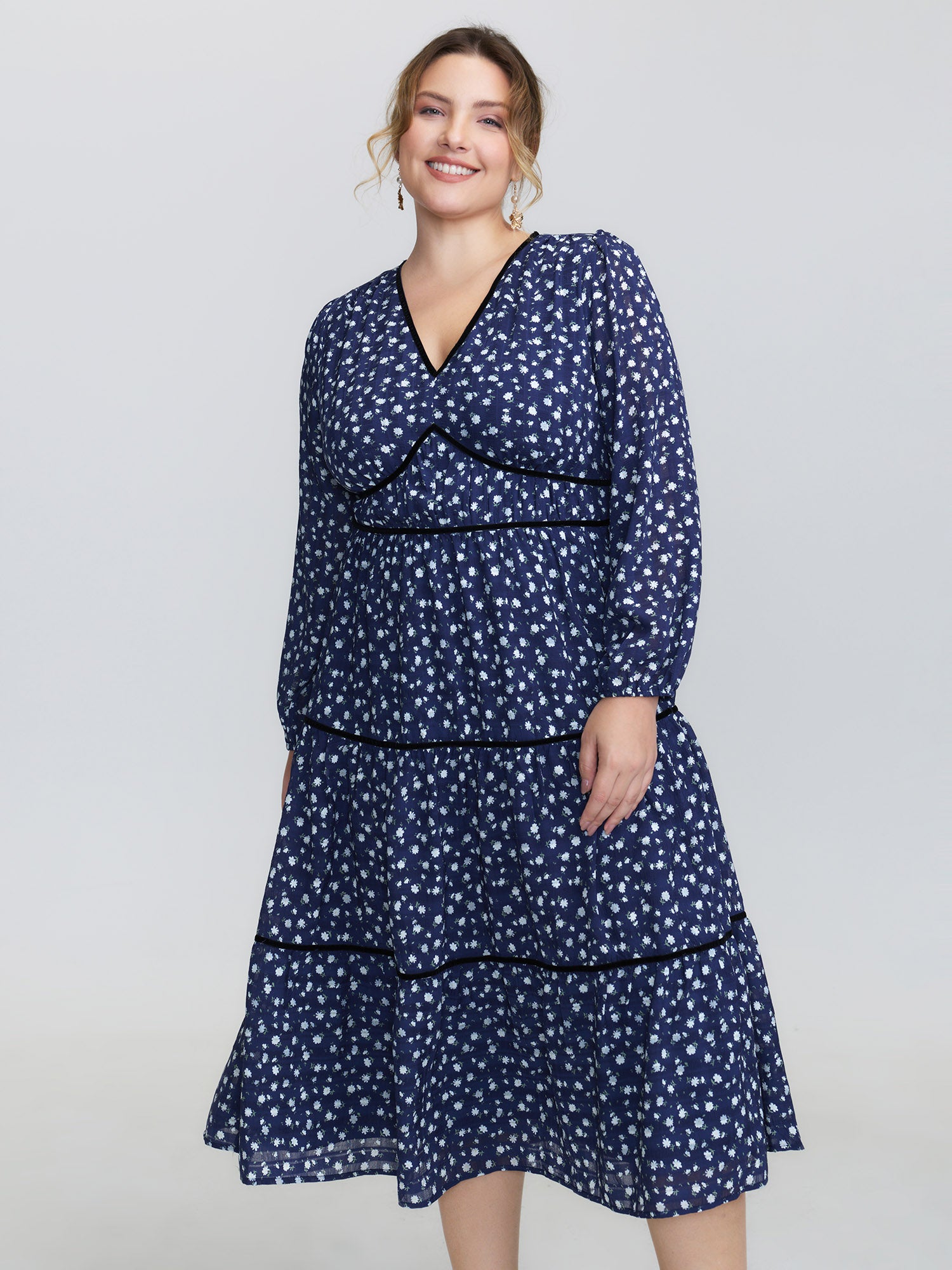 Floral Print Tiered V-Neck Midi Dress