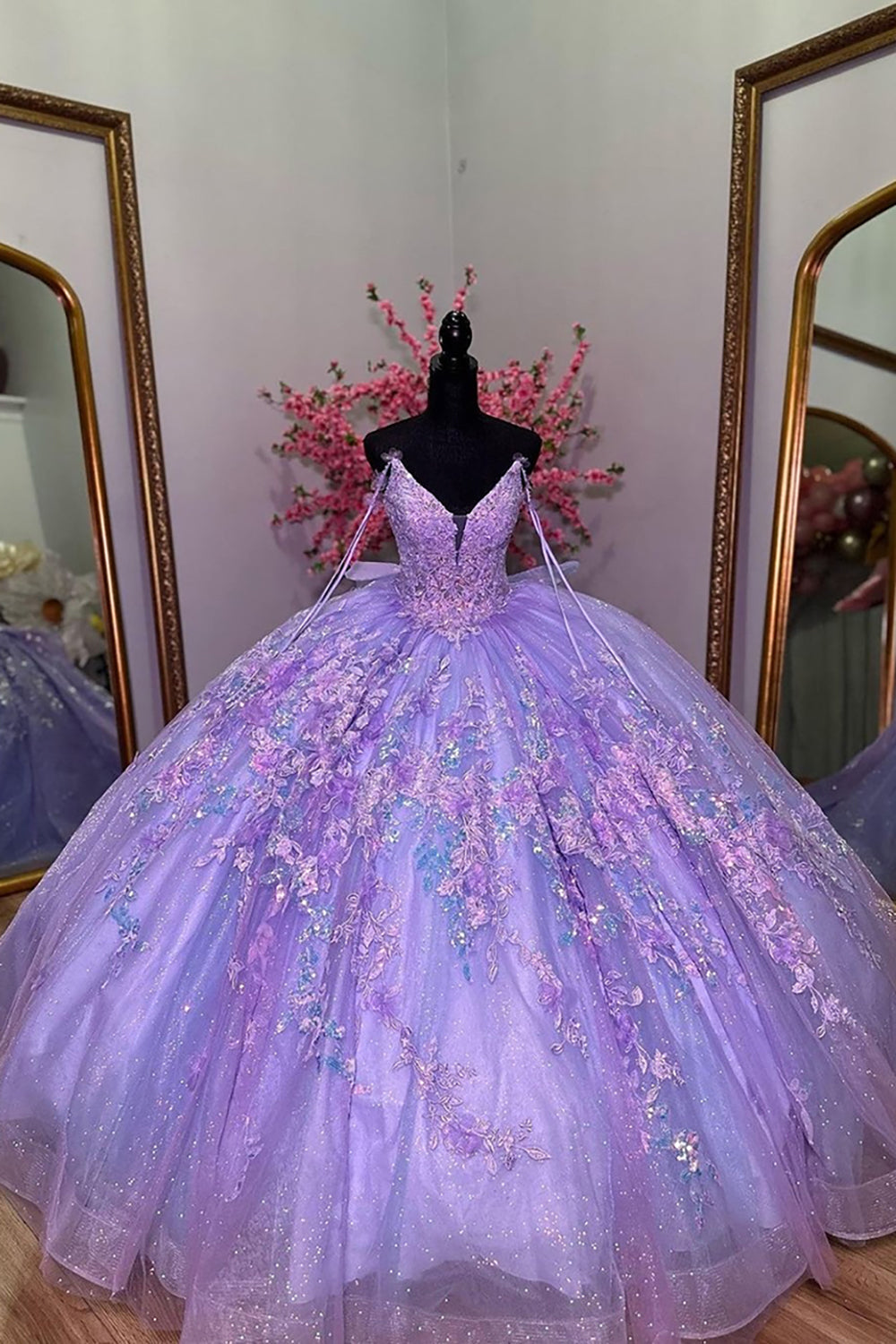 Princess Quinceanera Dress with Sparkly Lavender Spaghetti Straps and Appliques