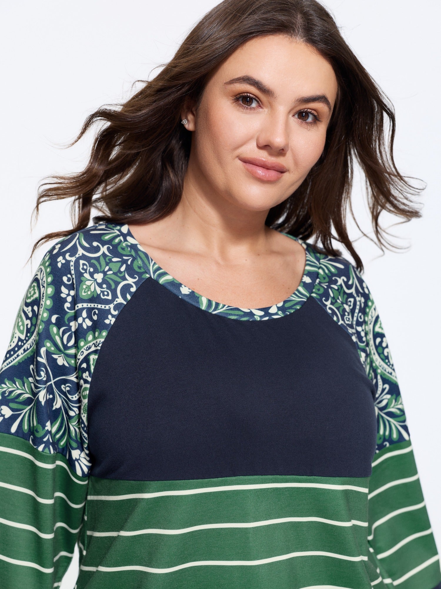 Stretchy Color Block Paisley Raglan Sleeve Sweatshirt