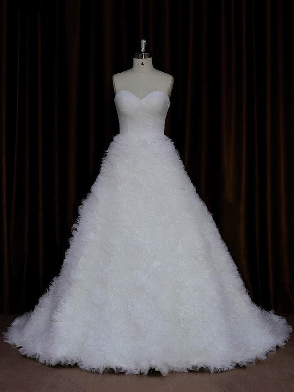 Elegant Ball Gown Sweetheart Strapless Court Train Wedding Dresses