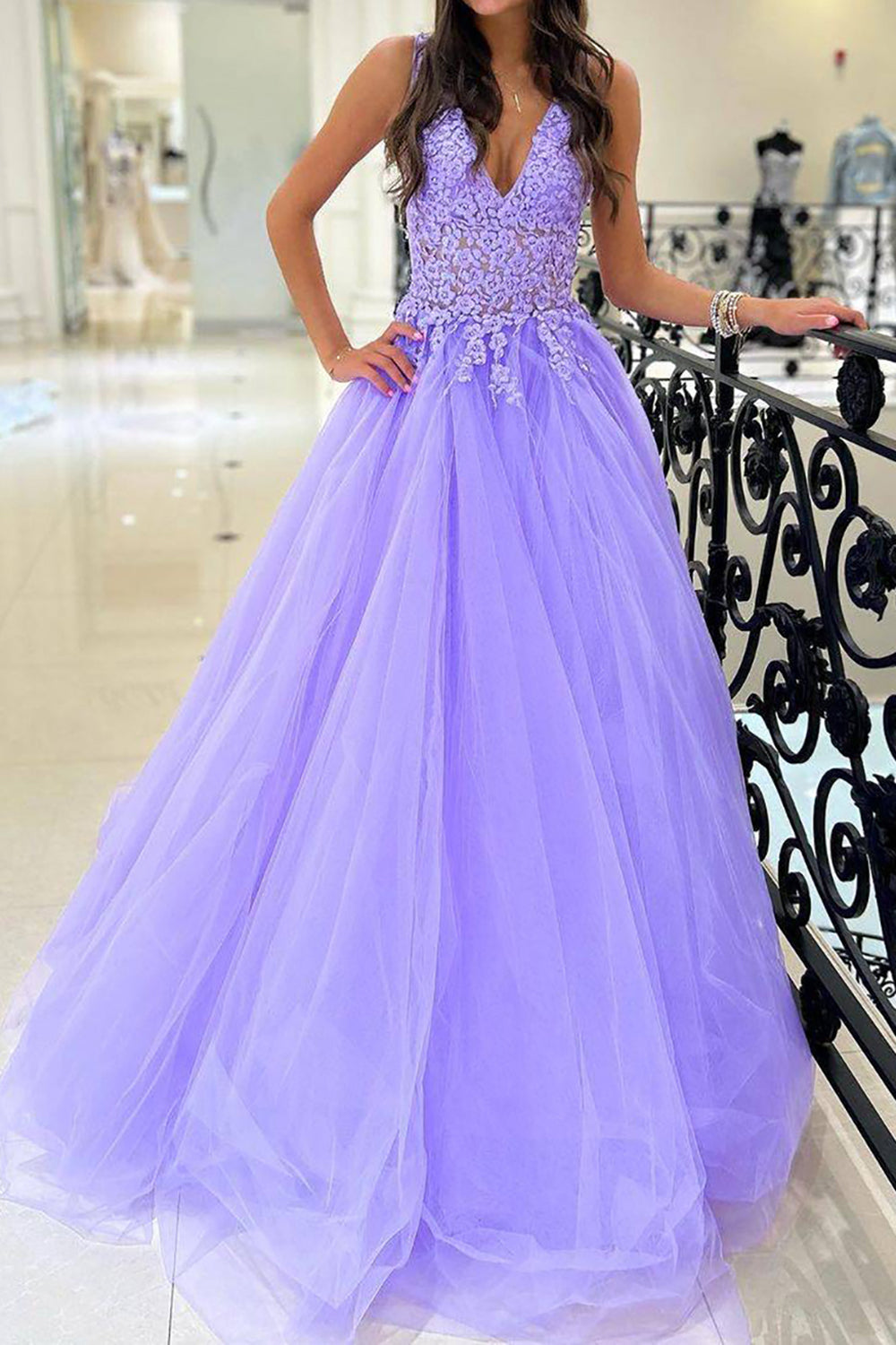 Elegant Purple V-Neck A-Line Long Prom Dress Featuring Appliques
