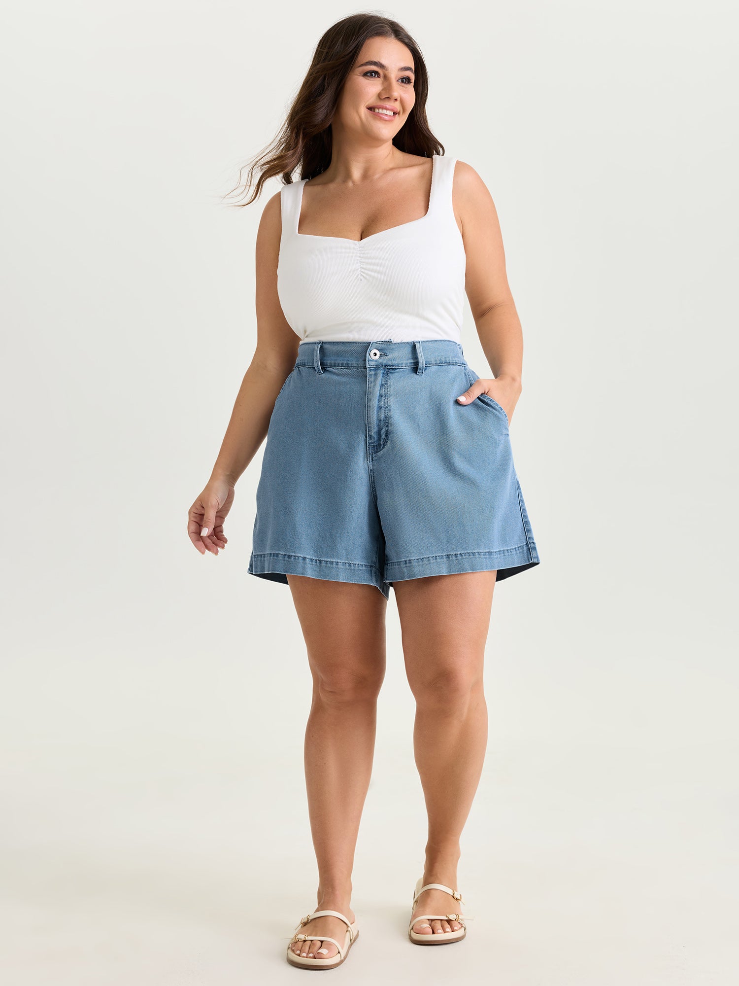 Light Washed Pockets Wide Leg Denim Shorts