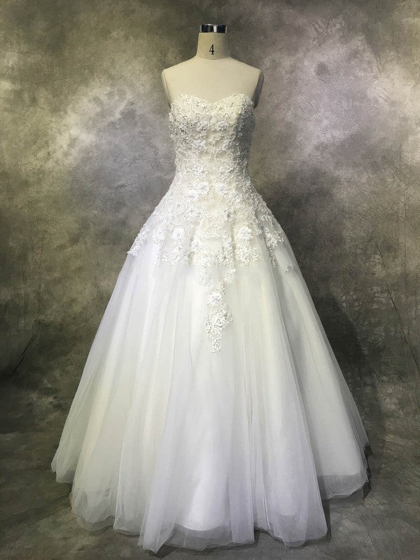 Gorgeous Sweetheart Floor-Length Strapless Tulle Ball Gown Wedding Dresses