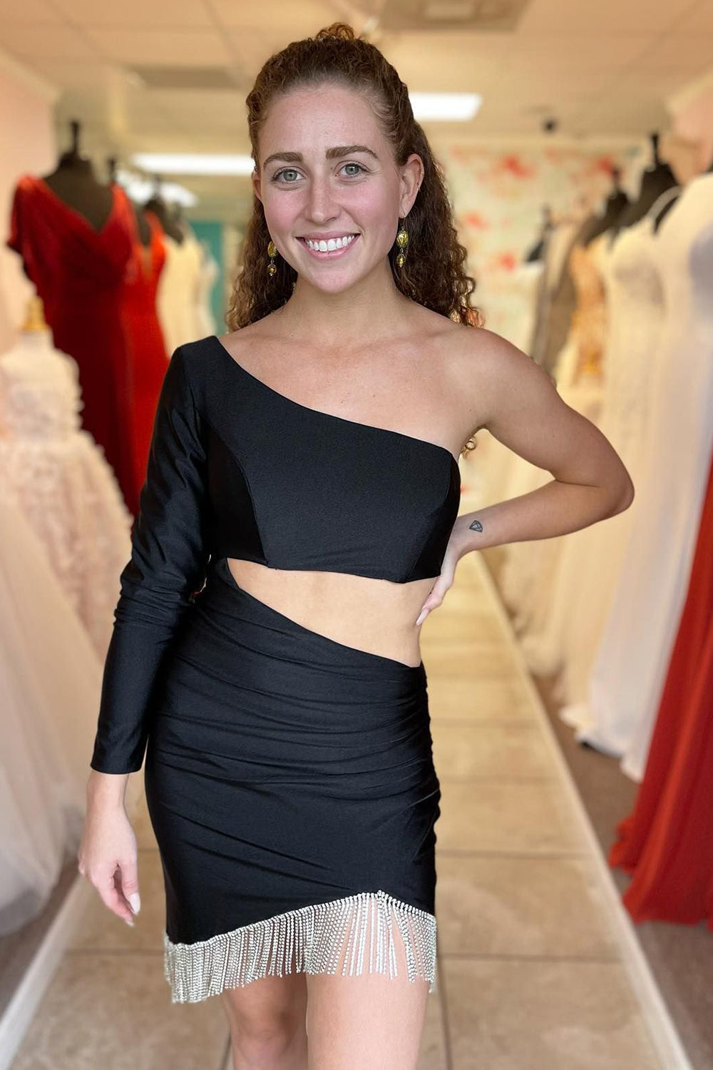 Black One Shoulder One Sleeve Tight Short Homecoming Dress/Mini Dress with Fringes