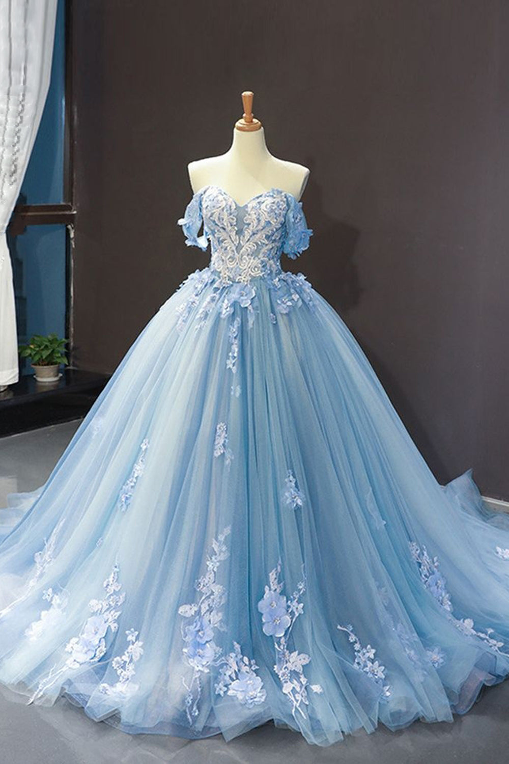 Off-the-Shoulder Princess Quinceanera Dress in Blue Tulle with Appliques